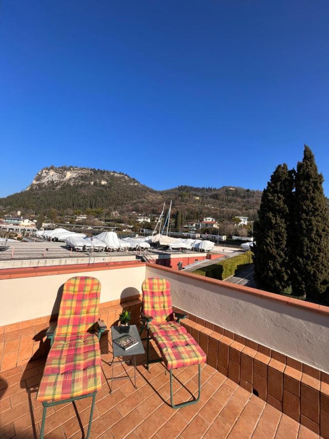Apartamento Favola Bella The Panoramic Penthouse Bardolino Exterior foto