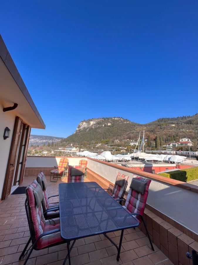 Apartamento Favola Bella The Panoramic Penthouse Bardolino Exterior foto