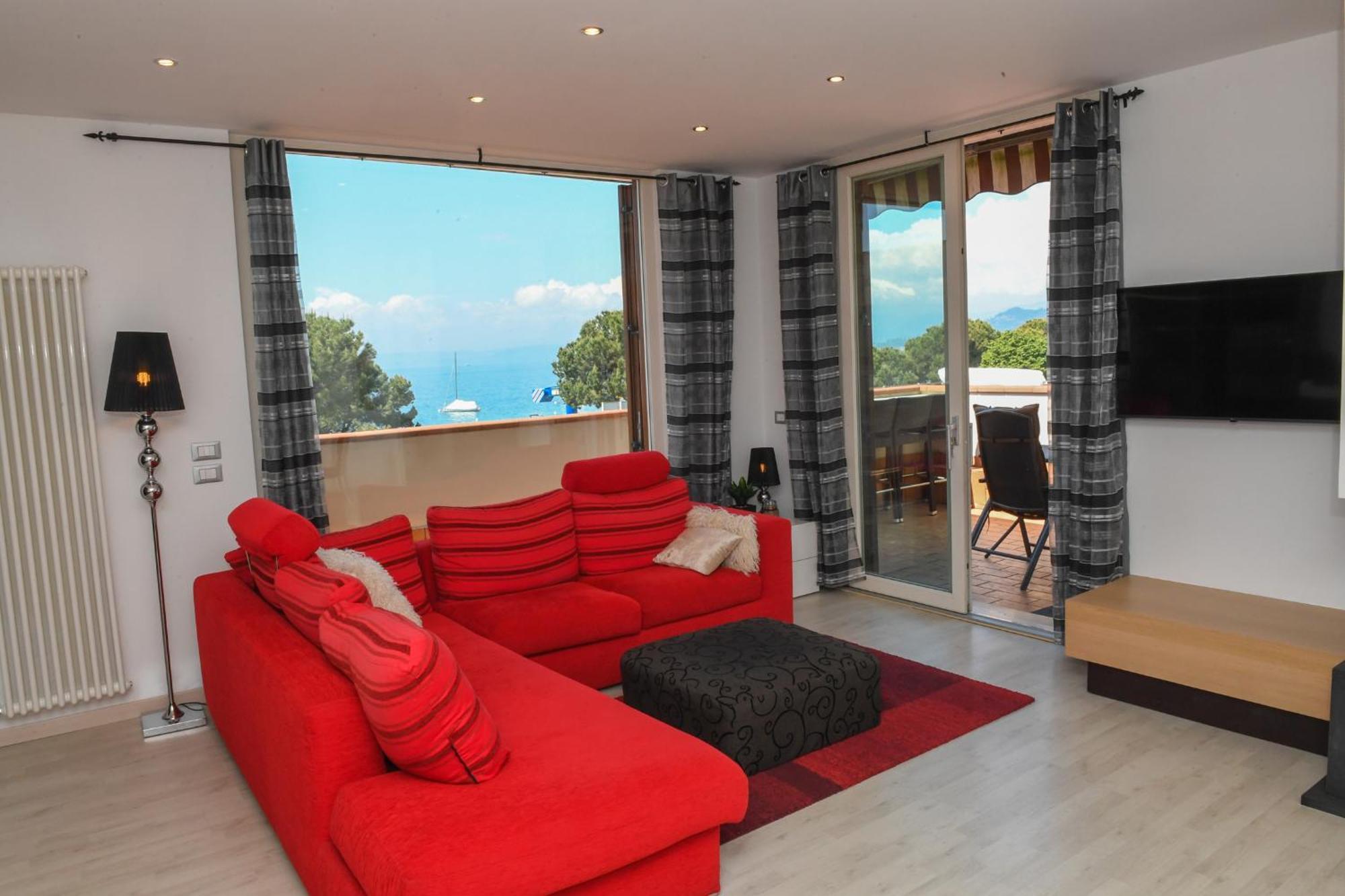 Apartamento Favola Bella The Panoramic Penthouse Bardolino Exterior foto